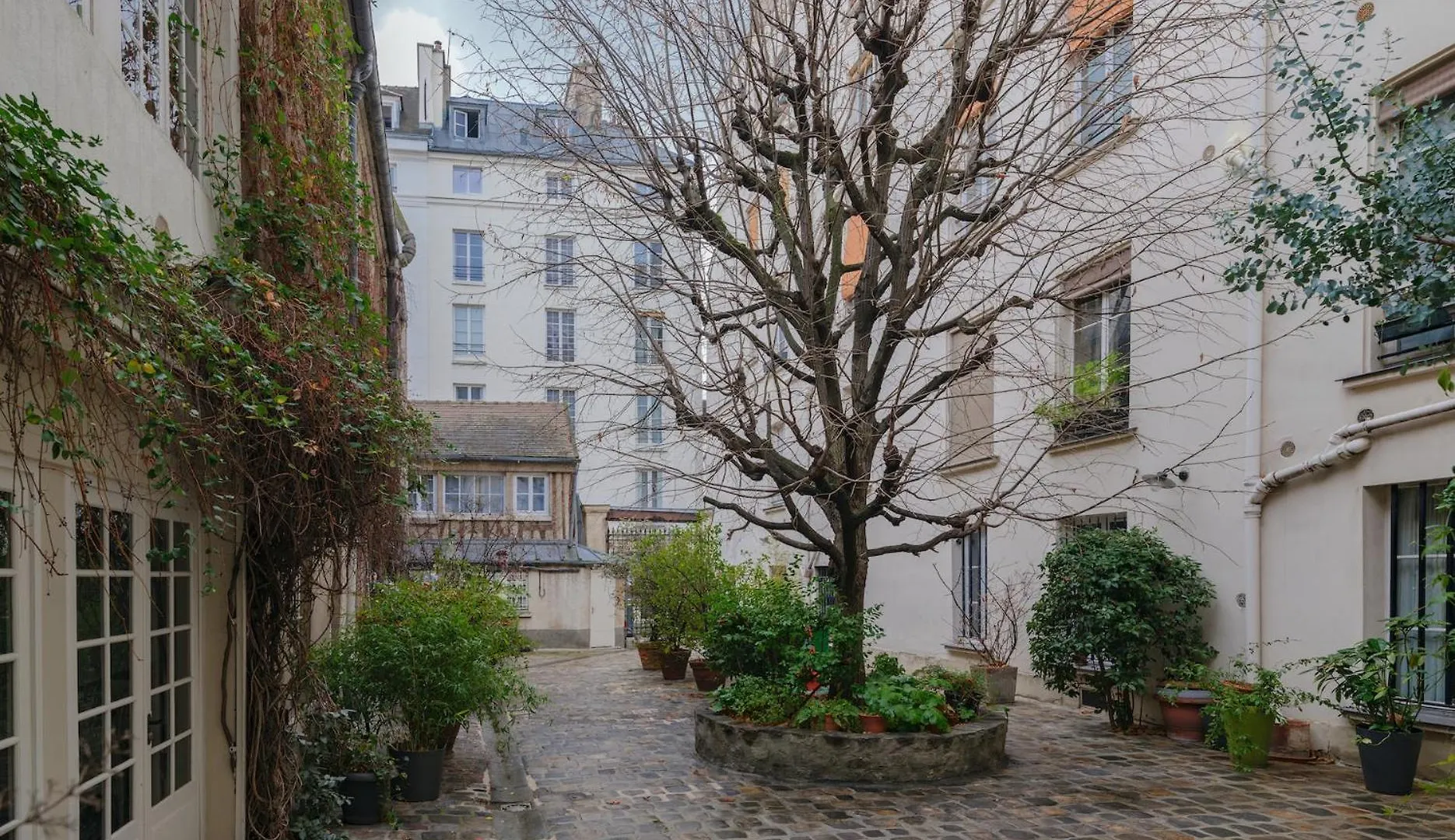 Paris Marais Bouquet Residence Apartment