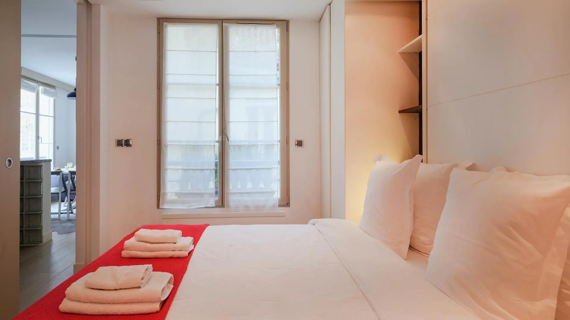 Apartment Paris Marais Bouquet Residence France